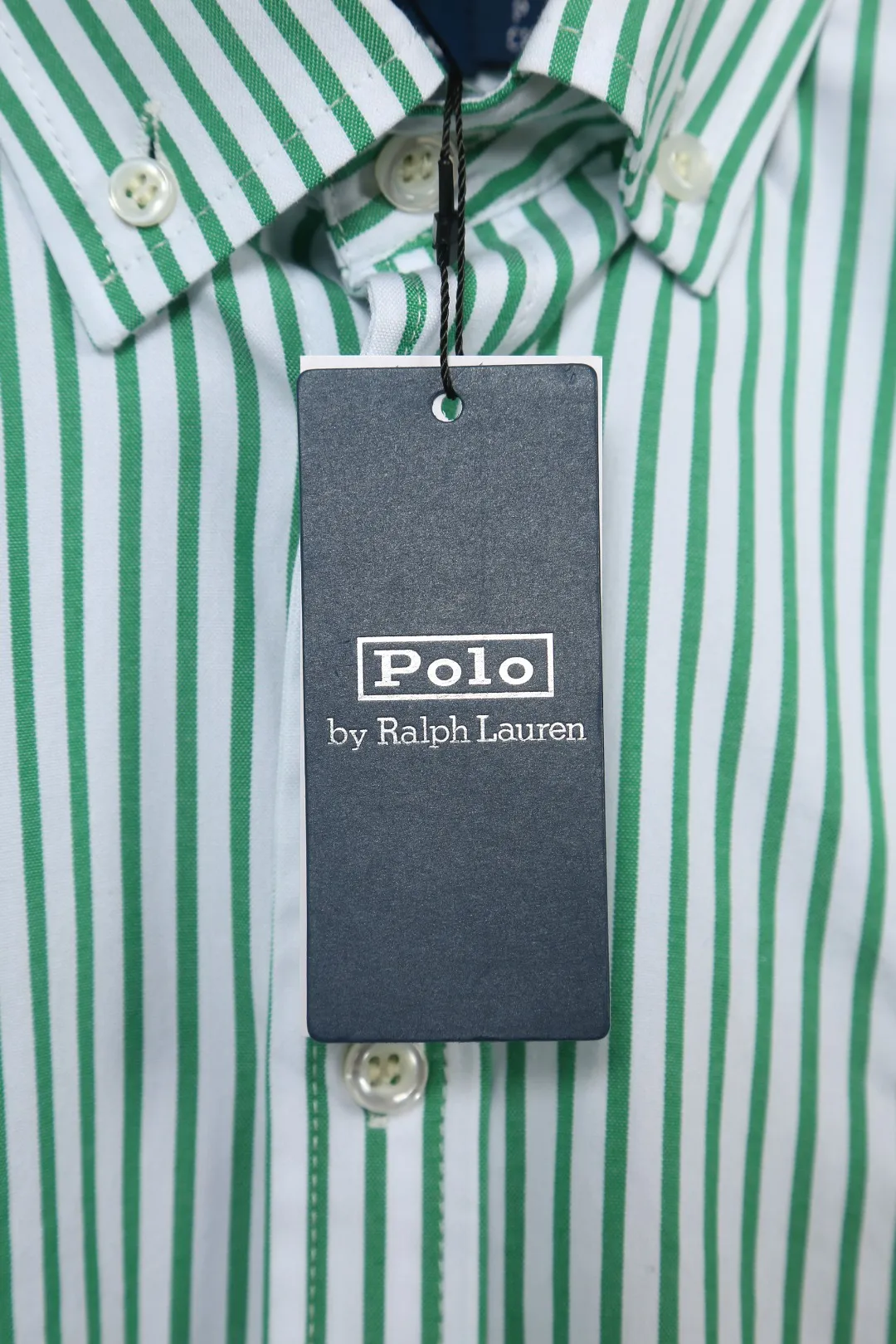 P250 Actual Photos [Popular New Style] Model No.: 25019# Color: Red/Green/Blue Size: S to Custom dyed original pearlescent white buttons, large and small divisions, vertical eyelets ✅ - Special shaped chiffon foil is included in the collar door tube, not easy to deform and pull ✅ - RL three-color large and small vertical striped shirt, extraordinary isometric, cleverly matched stripes, diverse wear to stimulate self-expression, relaxed layering to play with the look of the four seasons
